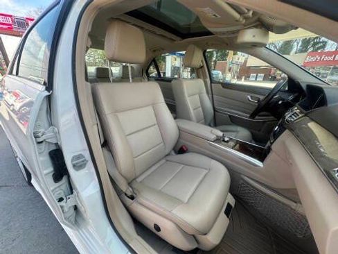 Used 2014 Mercedes-Benz E 350 4MATIC Sedan image 9