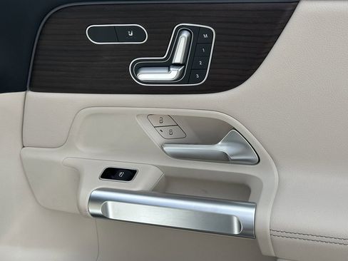 New 2026 Mercedes-Benz GLB 250 4MATIC image 17