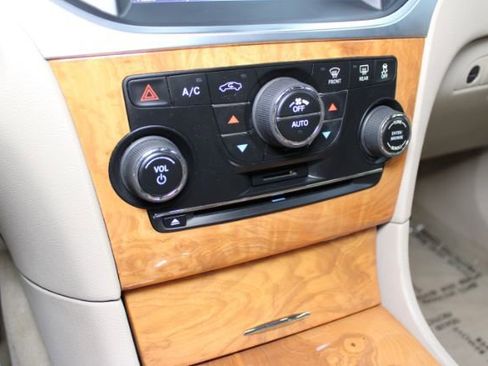 Used 2014 Chrysler 300 C w/ Light Group image 23