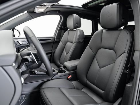 New 2025 Porsche Macan image 5