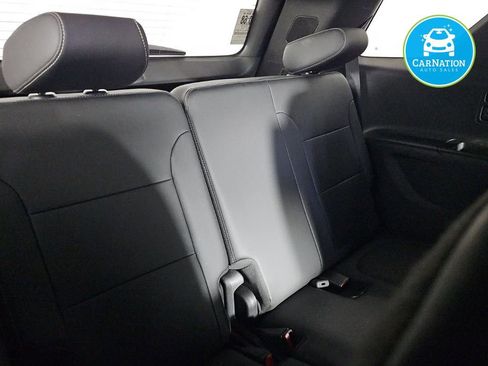 Used 2023 Chevrolet Traverse LT image 7