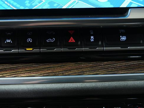 Used 2023 GMC Sierra 1500 SLE w/ Preferred Package image 33