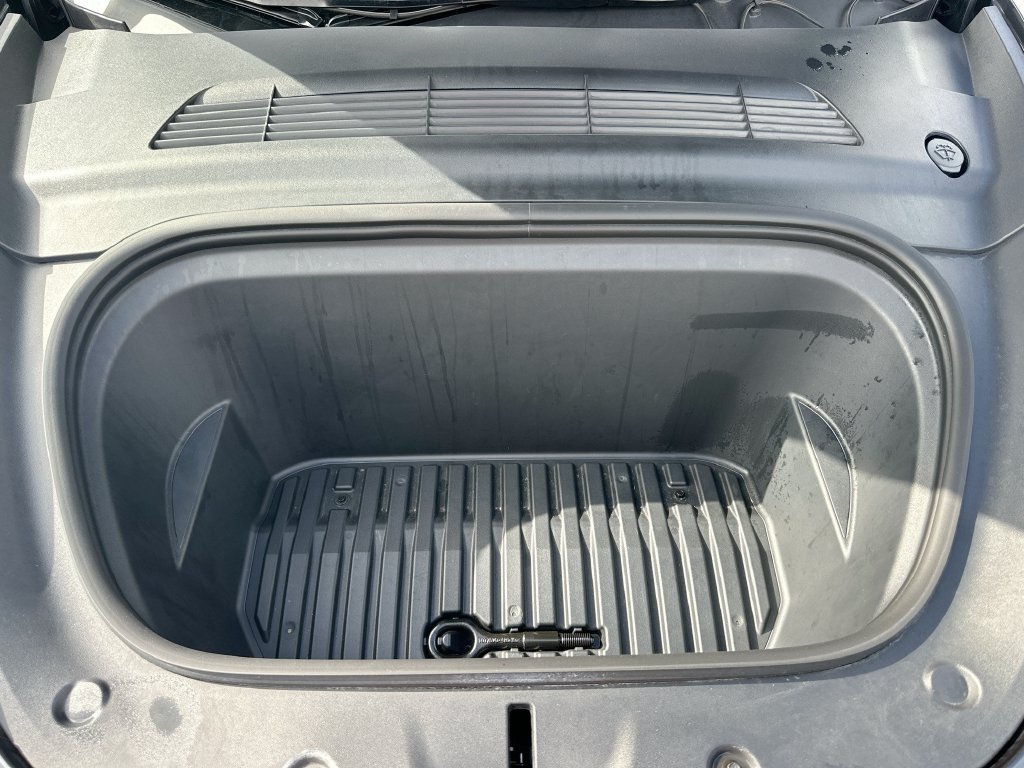 Used 2024 Tesla Model Y Long Range AWD/4WD image 29