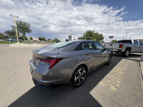 Used 2021 Hyundai Elantra Limited FWD image 5