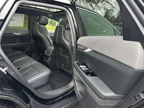 New 2025 Cadillac Optiq Luxury 2 image 13