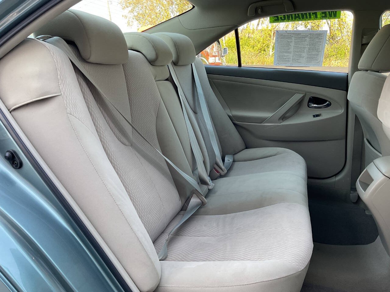 Used 2011 Toyota Camry LE FWD image 32