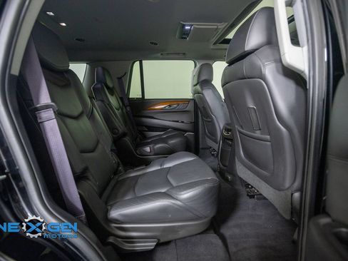 Used 2017 Cadillac Escalade Luxury AWD/4WD image 38