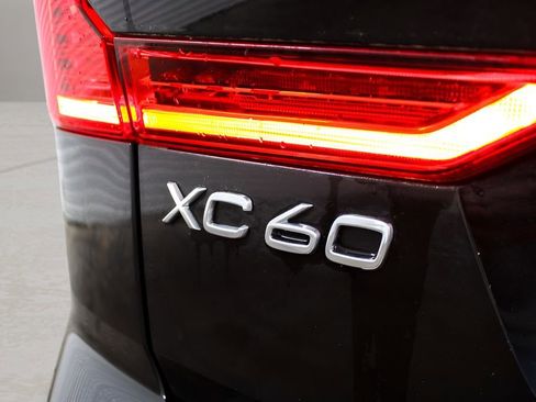Certified 2025 Volvo XC60 B5 Ultra AWD/4WD image 39