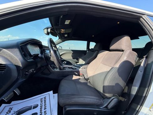Used 2015 Dodge Challenger R/T image 9