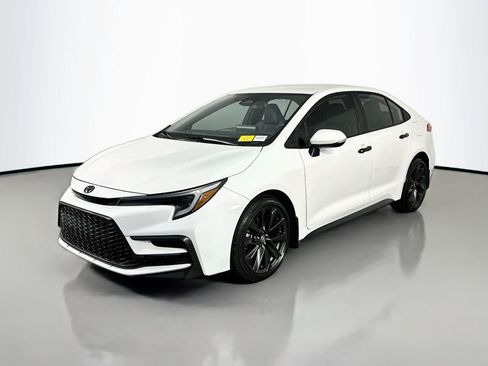 Used 2024 Toyota Corolla SE FWD image 3
