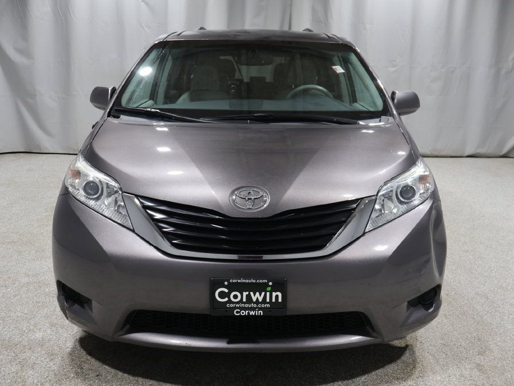 Used 2012 Toyota Sienna LE w/ Towing Pkg AWD/4WD image 7