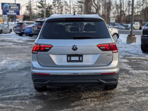 Used 2023 Volkswagen Tiguan SE image 9