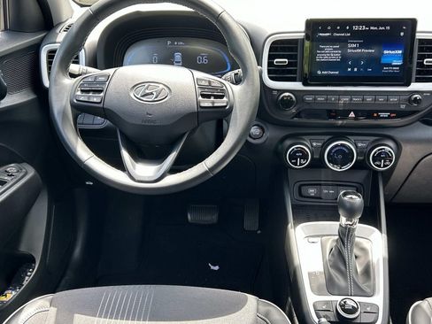Certified 2025 Hyundai Venue Limited FWD image 22