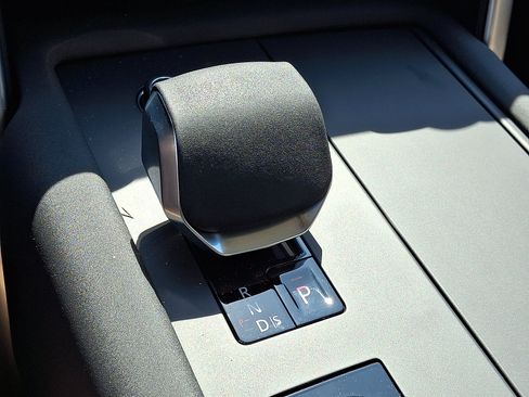 New 2026 Land Rover Discovery Limited Edition AWD/4WD image 11