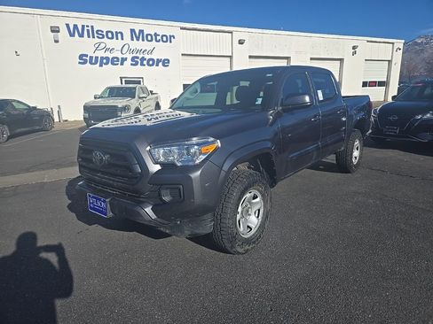 Used 2022 Toyota Tacoma SR image 1