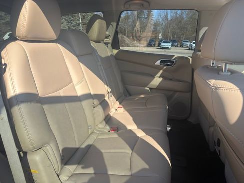 Used 2017 Nissan Pathfinder Platinum w/ Cargo Package image 37