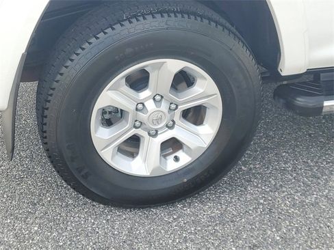 Used 2023 Toyota 4Runner SR5 Premium image 5