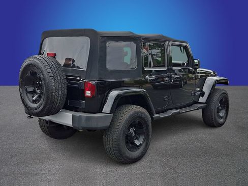 Used 2013 Jeep Wrangler Unlimited Sahara w/ Connectivity Group AWD/4WD image 4