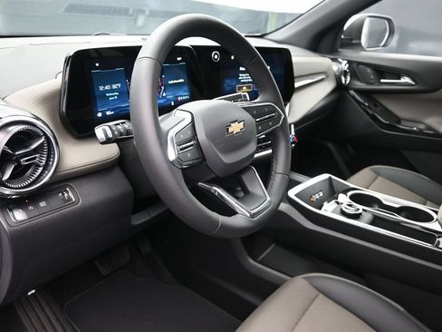 New 2026 Chevrolet Equinox LT w/ Convenience Package II FWD image 12