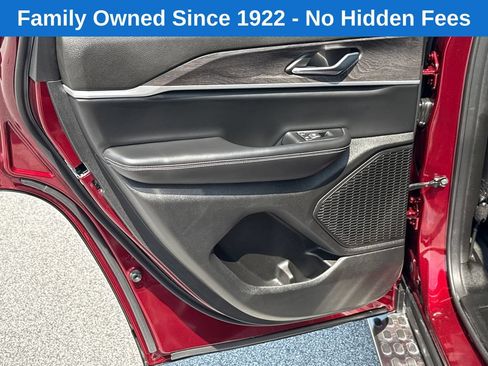 Used 2025 Jeep Grand Cherokee Limited w/ Luxury Tech Group II AWD/4WD image 22