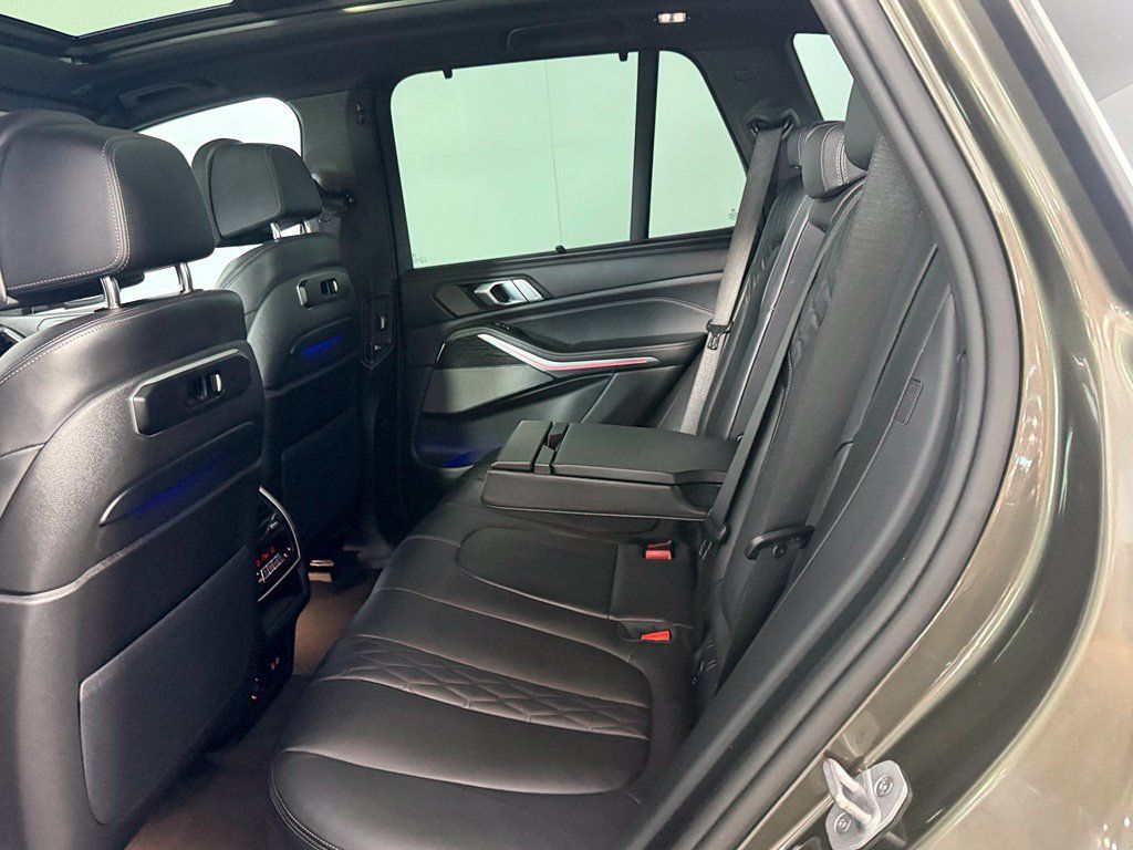 Used 2025 BMW X5 M60i AWD/4WD image 28