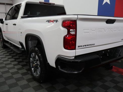 Used 2022 Chevrolet Silverado 2500 Custom w/ Custom Value Package AWD/4WD image 12