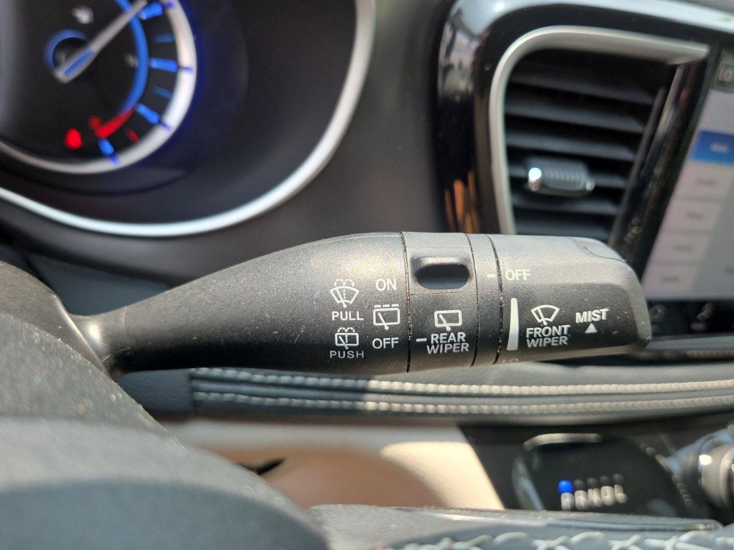 Used 2023 Chrysler Pacifica Touring-L FWD image 29