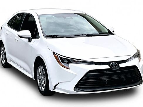 Certified 2026 Toyota Corolla LE FWD image 3