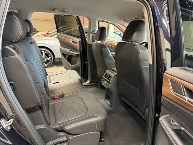 Used 2025 Volkswagen Atlas SE FWD image 31
