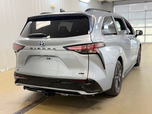 Used 2024 Toyota Sienna XSE w/ XSE Premium Package AWD/4WD image 5