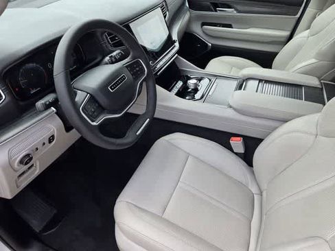 Used 2024 Jeep Wagoneer Series II w/ Premium Group I RWD image 2