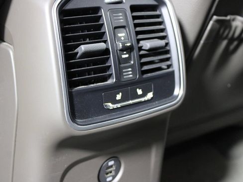 Used 2019 Porsche Macan AWD/4WD image 33