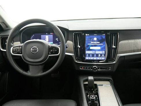 Certified 2025 Volvo V90 B6 Cross Country Plus AWD/4WD image 25