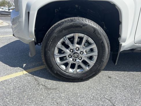 Used 2025 Toyota Tacoma Limited image 12