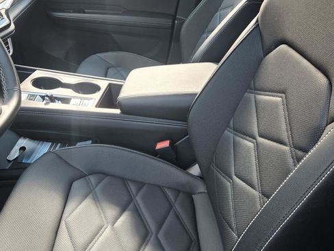 Certified 2025 Volkswagen Atlas SE image 23