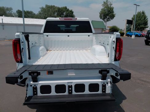 Used 2025 GMC Sierra 1500 SLT AWD/4WD image 6