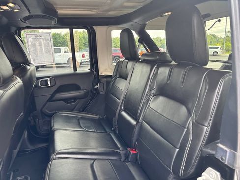 Used 2023 Jeep Wrangler Unlimited Sahara w/ Cold Weather Group AWD/4WD image 30