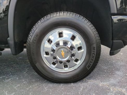 Used 2025 Chevrolet Silverado 3500 High Country w/ High Country Premium Package AWD/4WD image 11