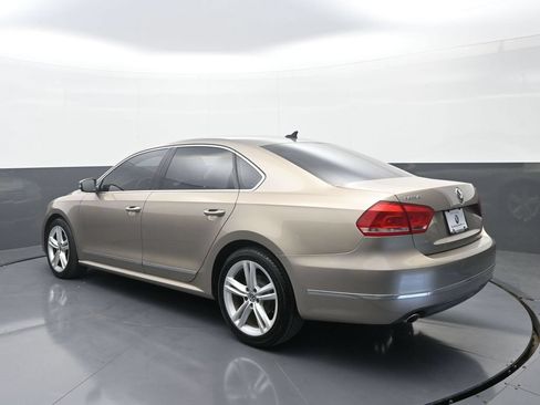 Used 2015 Volkswagen Passat TDI SEL Premium FWD image 5