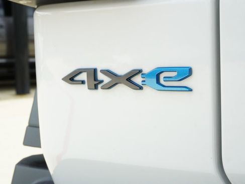 Used 2025 Jeep Wrangler Unlimited Rubicon 4xe w/ Safety Group AWD/4WD image 9