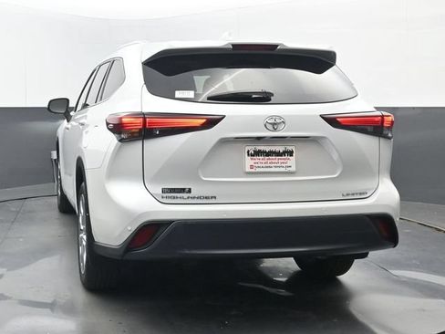 Used 2025 Toyota Highlander Limited FWD image 19