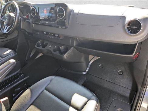 Used 2022 Mercedes-Benz Sprinter 4500 image 21