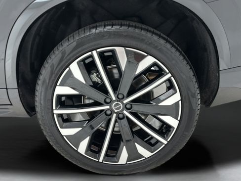 Used 2025 Volvo XC90 B5 Core AWD/4WD image 8