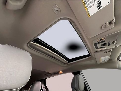 Used 2025 Toyota Sienna XLE image 20