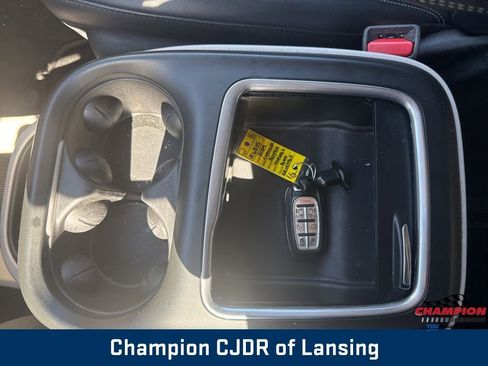 Used 2024 Chrysler Pacifica Touring-L image 31