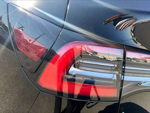 Used 2021 Tesla Model Y Long Range AWD/4WD image 30