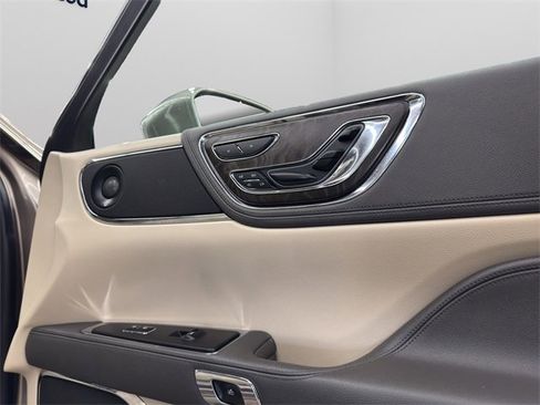 Used 2020 Lincoln Continental Reserve image 33