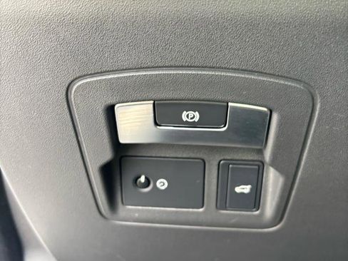 Used 2019 Land Rover Range Rover Velar R-Dynamic SE image 9