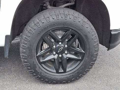 Used 2022 Chevrolet Silverado 1500 LT Trail Boss w/ Convenience Package II image 11