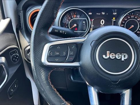 Used 2023 Jeep Gladiator Mojave w/ Cold Weather Group AWD/4WD image 10